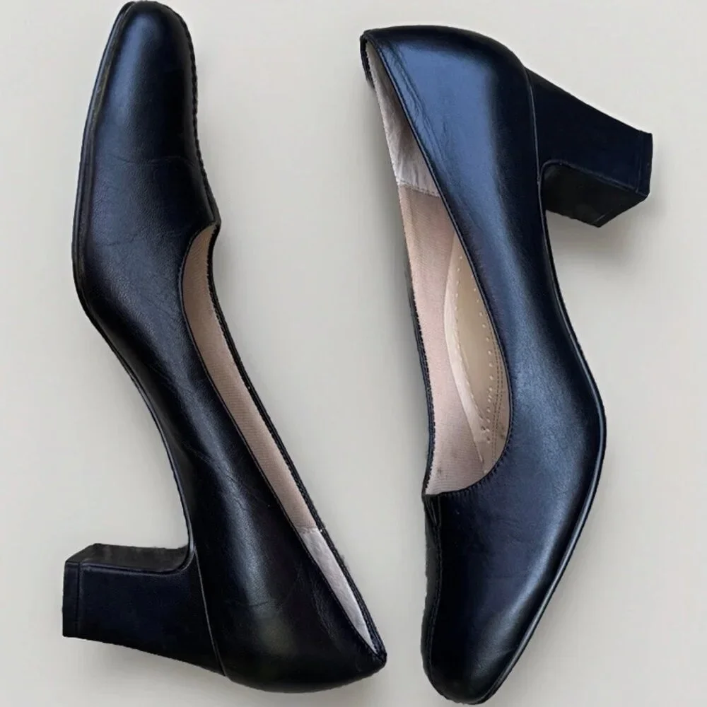 (7.5 N) TROTTERS Black Square Toe 2.5” Block Heels